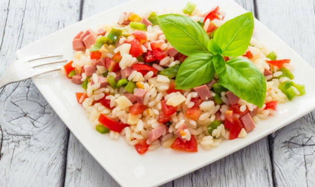 Pranzo in spiaggia. Prova le insalate di cereali!